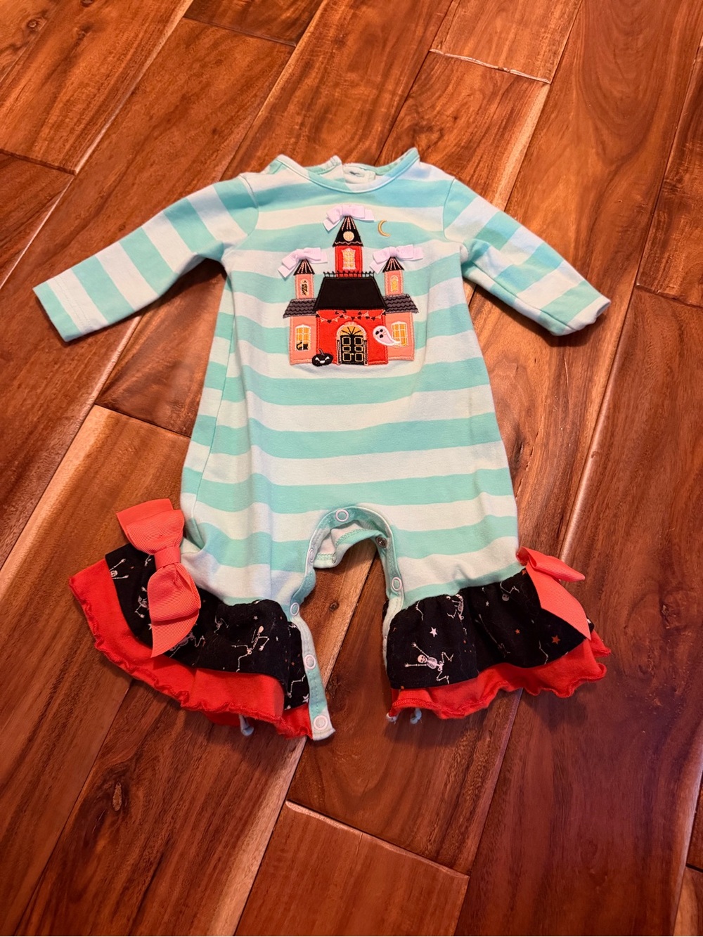Baby girl Ricrac and ruffles haunted house appliqué Halloween romper. Size 3/6 m